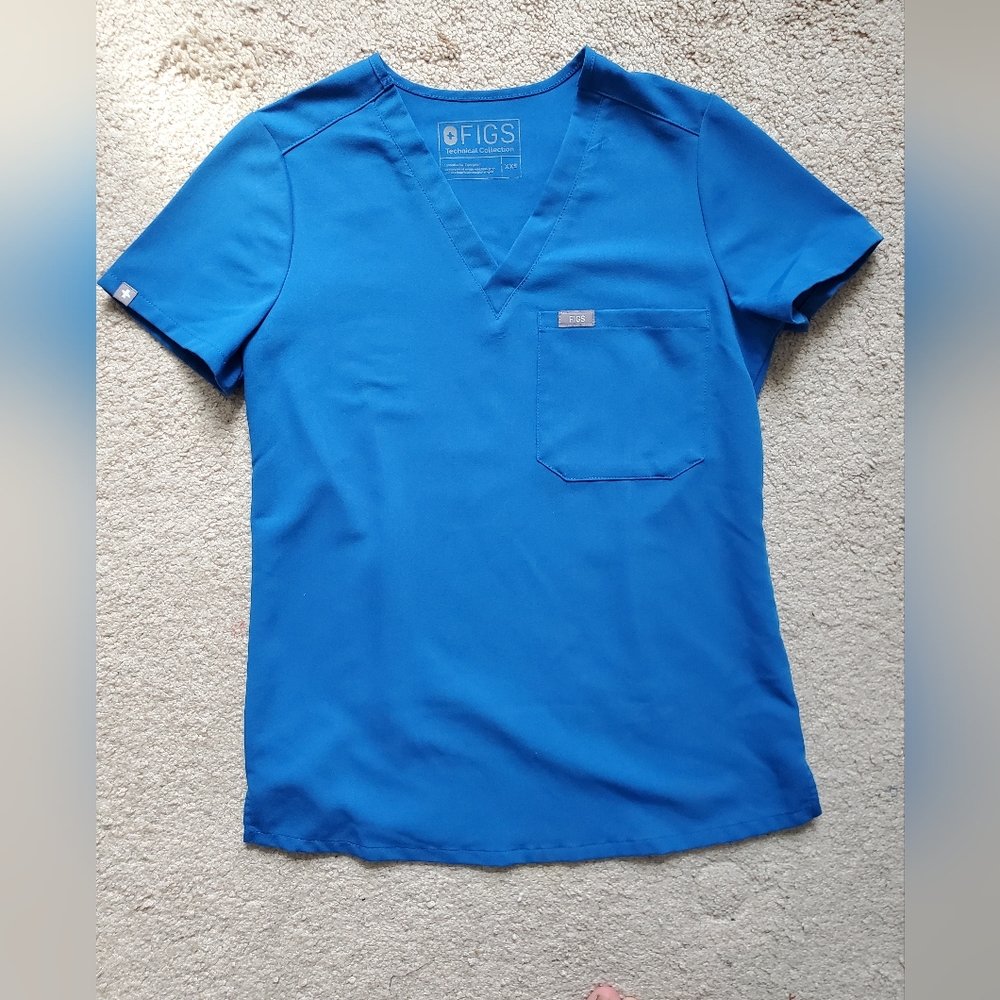 Figs scrub top